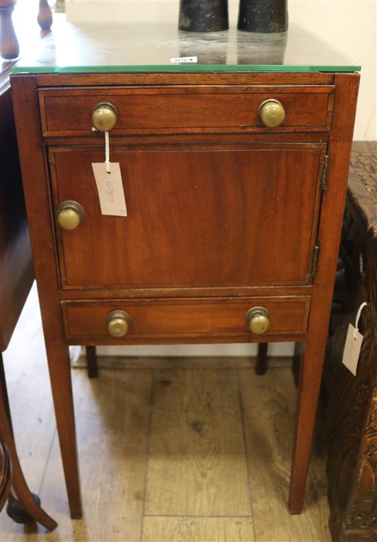 A George III mahogany bedside table and an Edwardian jardiniere stand W.41cm and 32cm